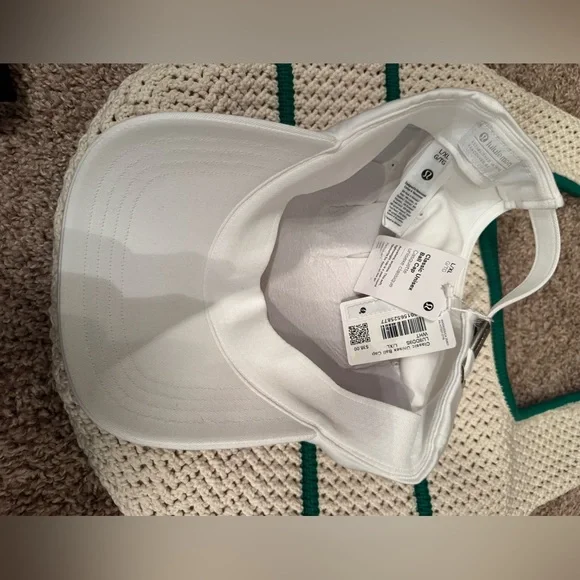 Lululemon Cotton Crochet Shoulder Bag 7L & Lululemon Classic Lemon Ball Cap - Picture 6 of 7